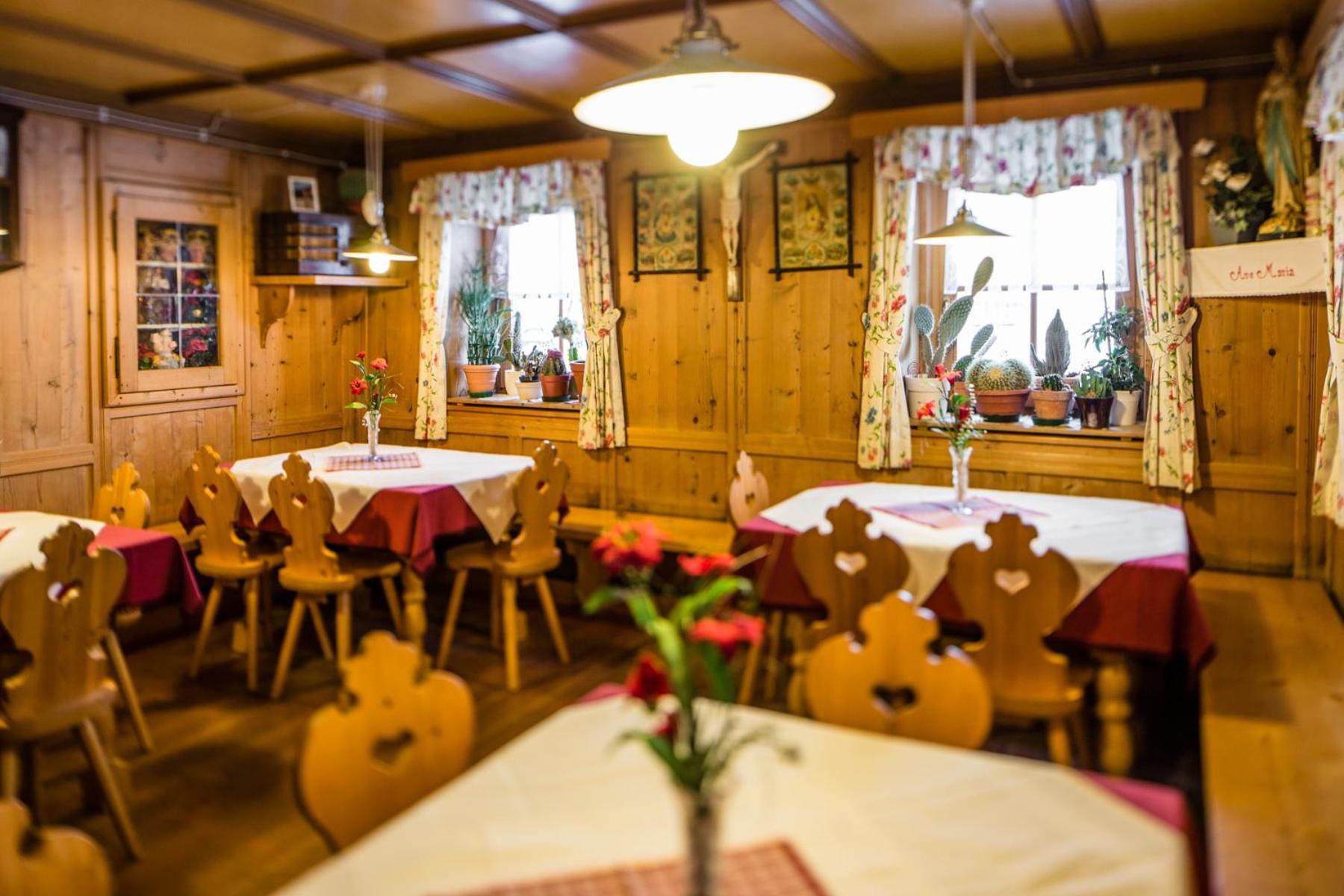 Speckstube Eggerhof Villa Braies  Buitenkant foto